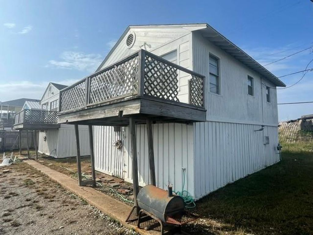 221 E Bayshore Drive, Palacios, TX 77465