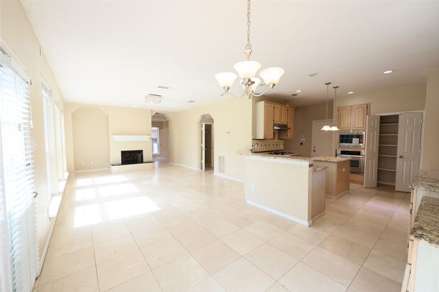1931 PALOMA Way, Arlington, TX 76006
