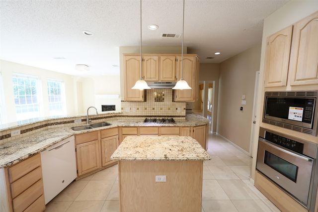 1931 PALOMA Way, Arlington, TX 76006