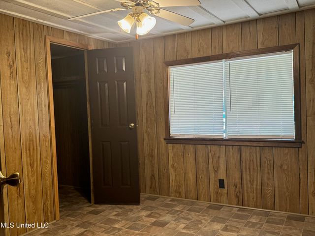 1213 Lake Shore Drive, Byram, MS 39272