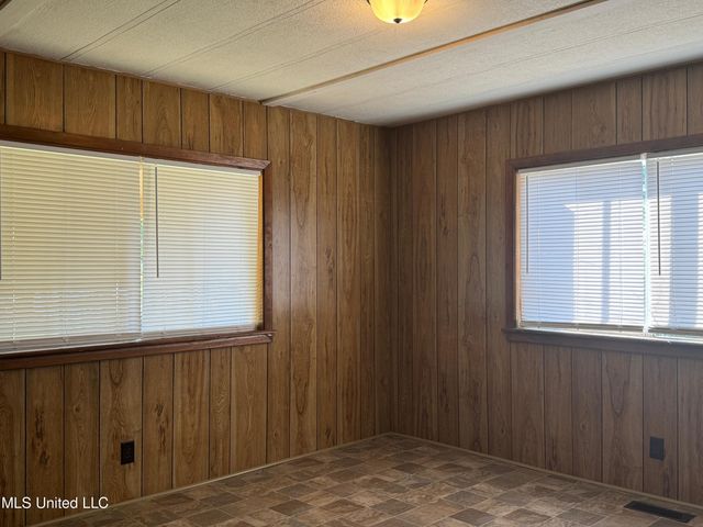 1213 Lake Shore Drive, Byram, MS 39272