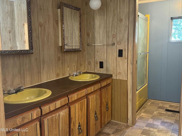 1213 Lake Shore Drive, Byram, MS 39272