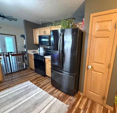 3959 Black Pine Drive, Grove City, OH 43123