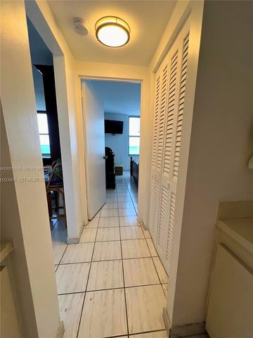 2899 Collins Ave 905, Miami Beach, FL 33140
