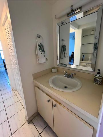 2899 Collins Ave 905, Miami Beach, FL 33140