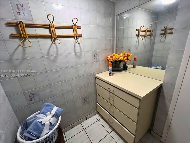 2899 Collins Ave 905, Miami Beach, FL 33140