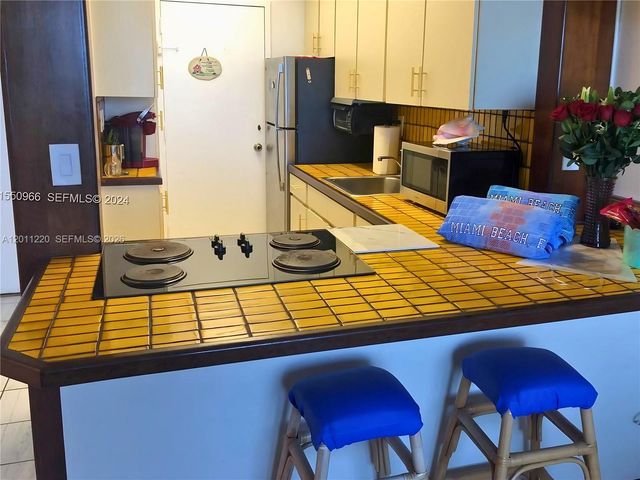 2899 Collins Ave 905, Miami Beach, FL 33140