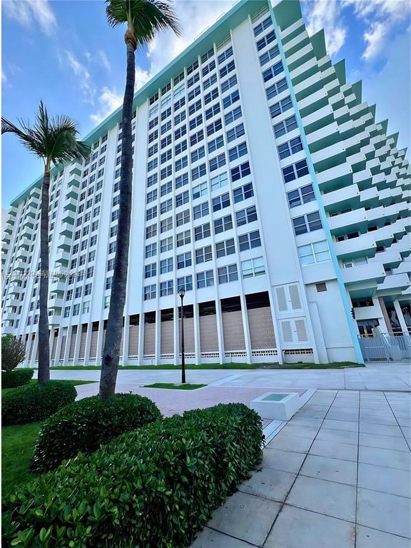 2899 Collins Ave 905, Miami Beach, FL 33140