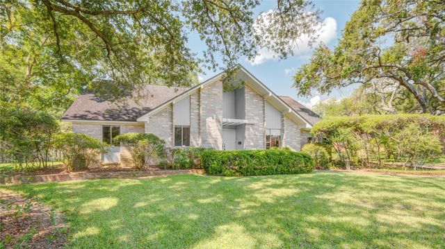 114 Post Oak Road, Lake Jackson, TX 77566