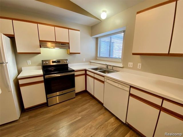 42715 Lilley Pointe Drive 108, Canton, MI 48187