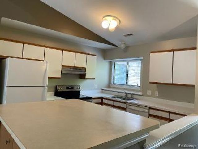42715 Lilley Pointe Drive 108, Canton, MI 48187