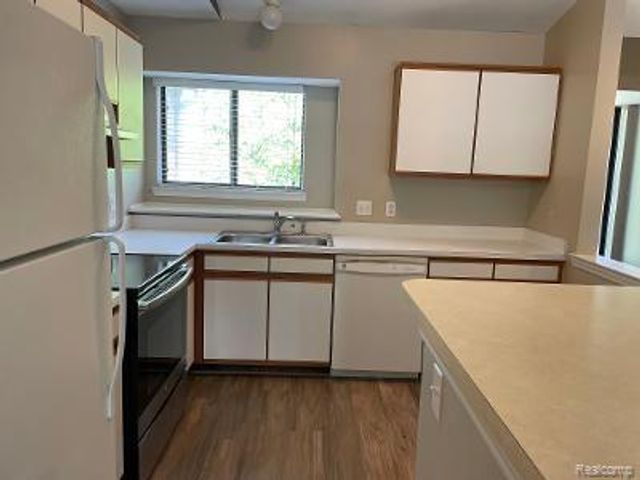 42715 Lilley Pointe Drive 108, Canton, MI 48187