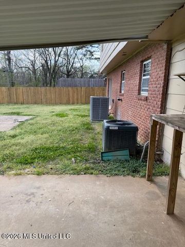 425 W Chulahoma Avenue, Holly Springs, MS 38635