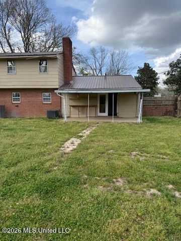 425 W Chulahoma Avenue, Holly Springs, MS 38635