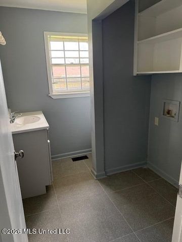 425 W Chulahoma Avenue, Holly Springs, MS 38635