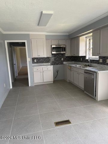 425 W Chulahoma Avenue, Holly Springs, MS 38635