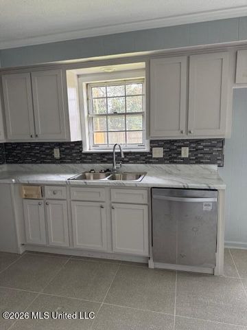 425 W Chulahoma Avenue, Holly Springs, MS 38635