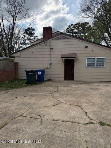 425 W Chulahoma Avenue, Holly Springs, MS 38635