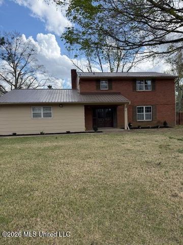 425 W Chulahoma Avenue, Holly Springs, MS 38635