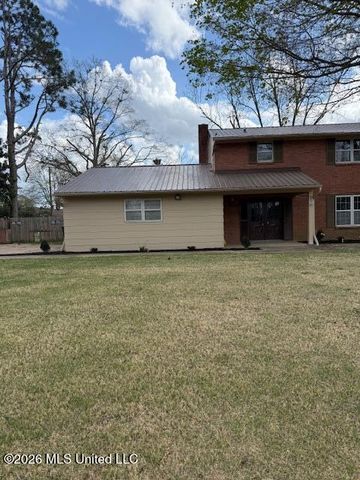 425 W Chulahoma Avenue, Holly Springs, MS 38635