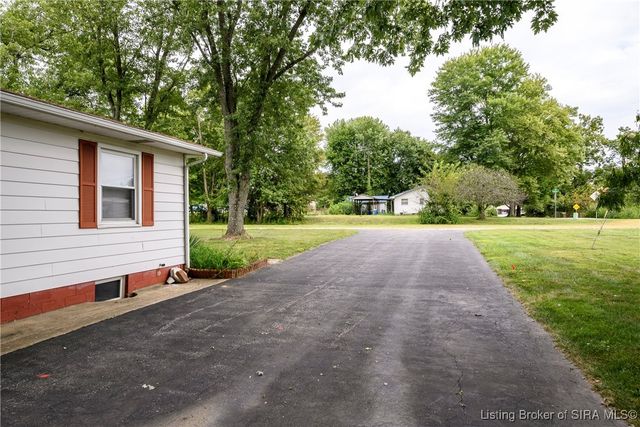6429 E Blocher Road, Lexington, IN 47138