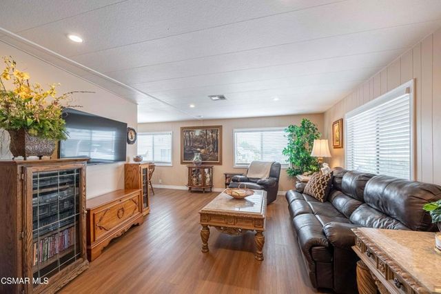 2 Robertson Way, Newbury Park, CA 91320