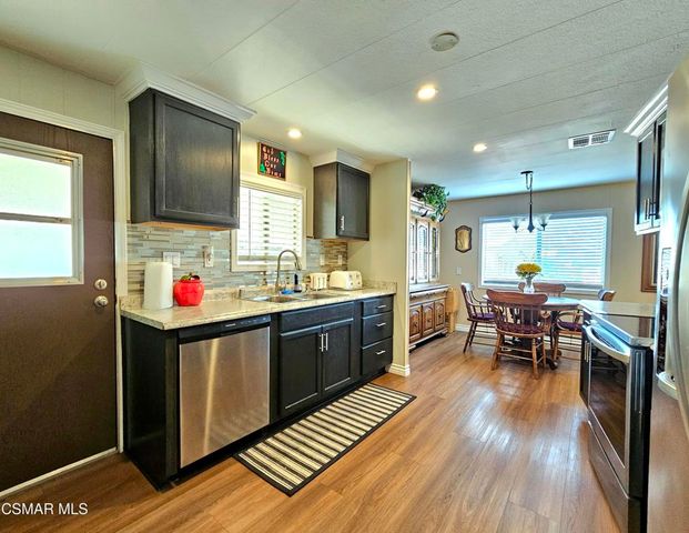 2 Robertson Way, Newbury Park, CA 91320