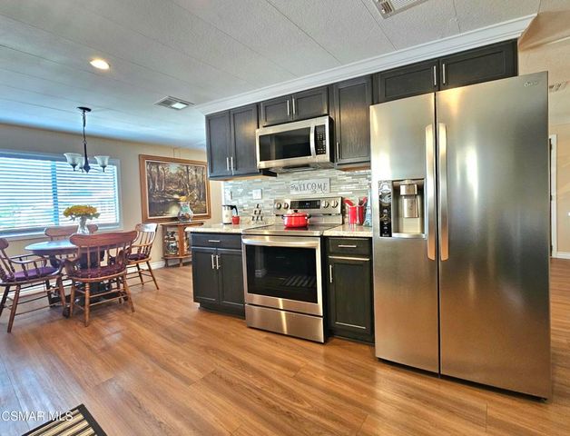 2 Robertson Way, Newbury Park, CA 91320