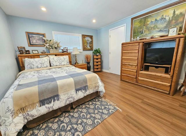 2 Robertson Way, Newbury Park, CA 91320