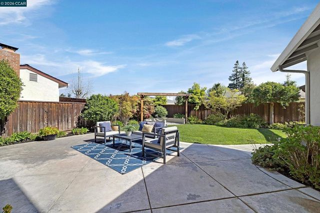 2415 Crestline Rd, Pleasanton, CA 94566