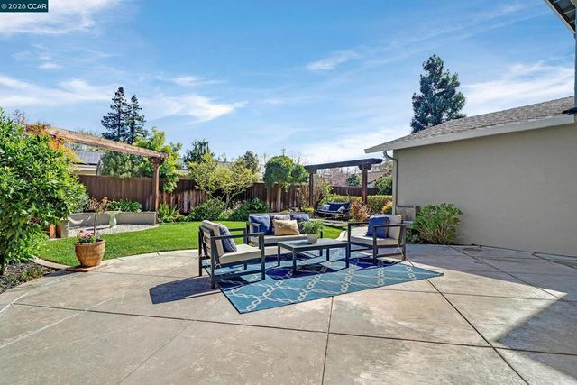 2415 Crestline Rd, Pleasanton, CA 94566