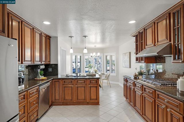 2415 Crestline Rd, Pleasanton, CA 94566