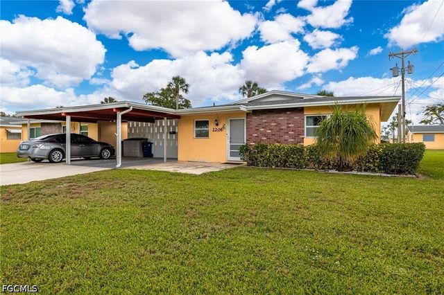 2206 E 6th ST, Lehigh Acres, FL 33936