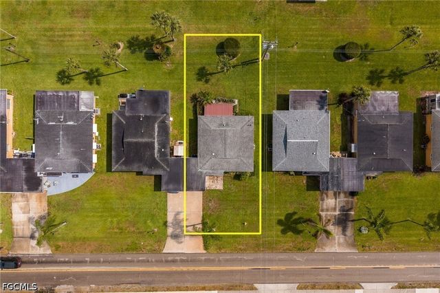 2206 E 6th ST, Lehigh Acres, FL 33936