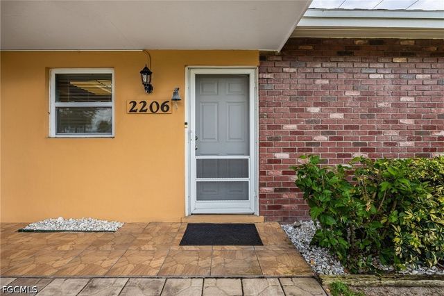 2206 E 6th ST, Lehigh Acres, FL 33936
