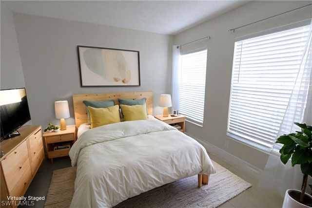 142 Santa Clara DR 5, Naples, FL 34104