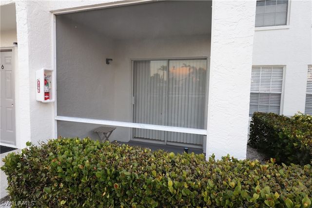 142 Santa Clara DR 5, Naples, FL 34104