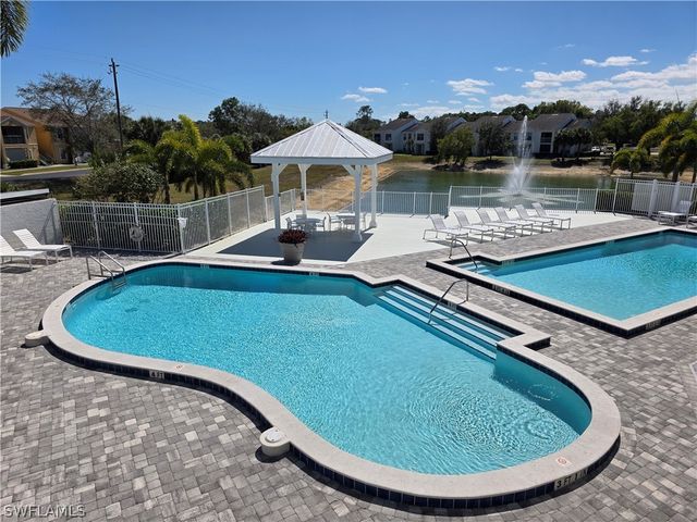 142 Santa Clara DR 5, Naples, FL 34104