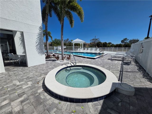 142 Santa Clara DR 5, Naples, FL 34104