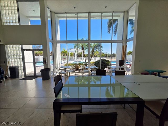 142 Santa Clara DR 5, Naples, FL 34104