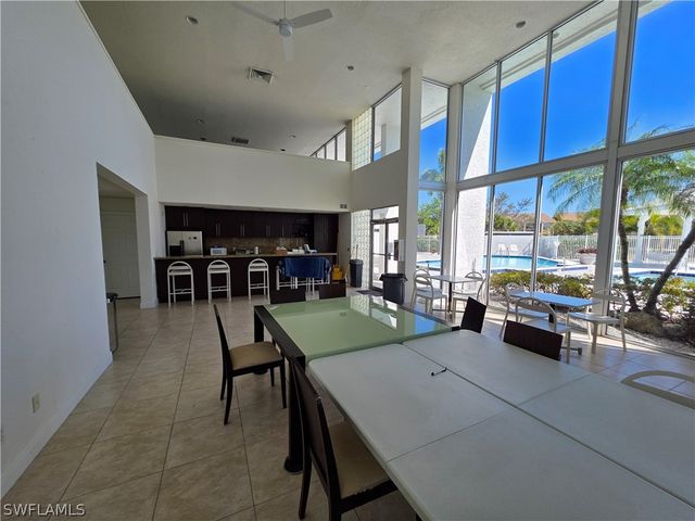 142 Santa Clara DR 5, Naples, FL 34104