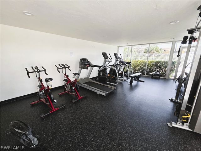 142 Santa Clara DR 5, Naples, FL 34104