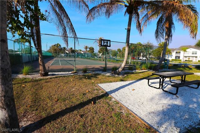 142 Santa Clara DR 5, Naples, FL 34104