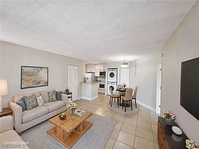 142 Santa Clara DR 5, Naples, FL 34104