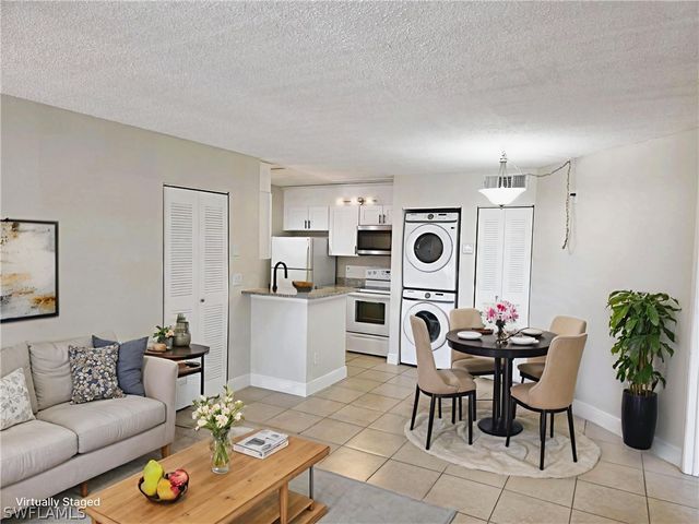 142 Santa Clara DR 5, Naples, FL 34104