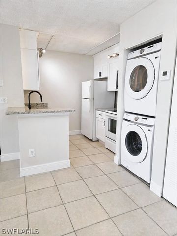 142 Santa Clara DR 5, Naples, FL 34104