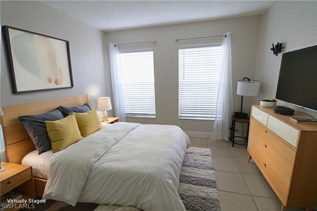 142 Santa Clara DR 5, Naples, FL 34104