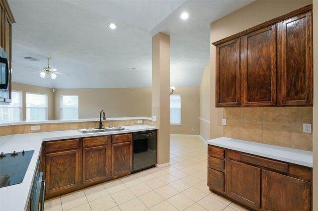 2610 Easton Springs Court, Pearland, TX 77584