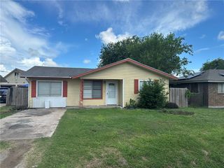 115 Lee Ave, Gregory, TX 78359
