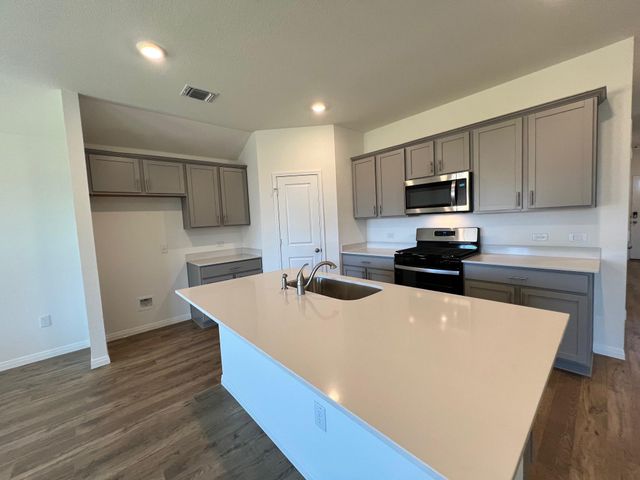 537 Osprey DR, Leander, TX 78641